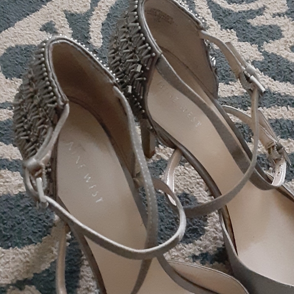 Nine West silver fancy heels - Picture 3 of 12